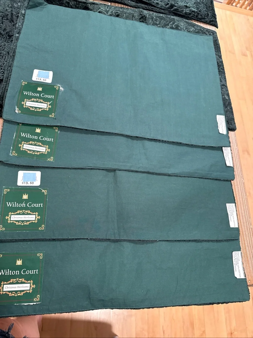 12 Wilton Court Christmas Heirlooms Green Placemats 2004 Regency Traditional New